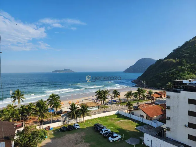 Cobertura a venda na praia do Tombo, 03 dormitórios, 02 vagas de garagem, com linda vista