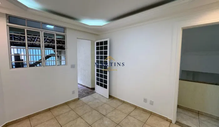CASA GEMINADA COM 3 QUARTOS, GARAGEM COBERTA E ÁREA GOURMET À VENDA NO BAIRRO SE