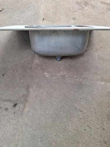 TANQUE ASSENTADO EM PORCELANATO MEDINDO 40X50CM PRONTO PARA BANCADA