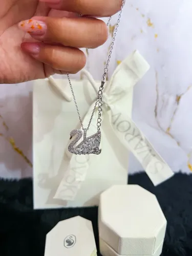 Colar Swarovski cisne brilhante promoção dia das mães 