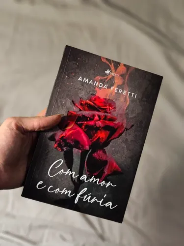 Com Amor e Com Fúria - Amanda Feretti