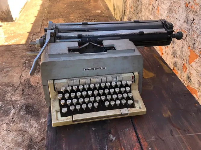 Datilografia Olivetti Linea 98