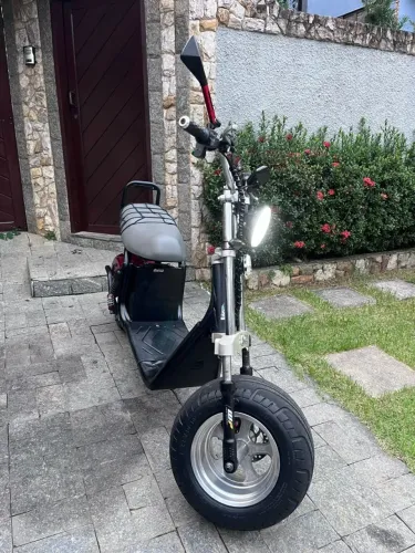 VENDO ESCOOTER ELÉTRICA DE 2000W/ BATERIA NOVA 20Ah