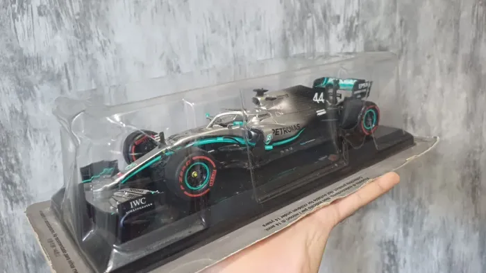 Miniatura F1 Lewis Hamilton 1:24 Campeão 2019 LIMITADA