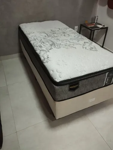 Cama de solteiro colchão minaspuma e a base