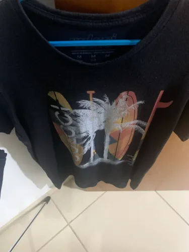 Camiseta colcci preta tamanho M usada sem marcas