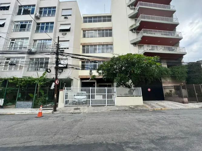Edifício comercial, pronto para escritórios e estudio de gravação
