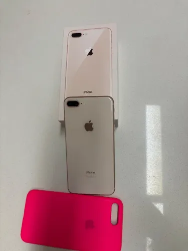 Vendo iPhone 8 Plus, na caixa, acompanha carregador, fone de ouvido, ótimo estado 
