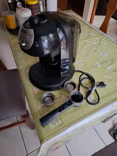 Cafeteria DeLonghi ec220 110v