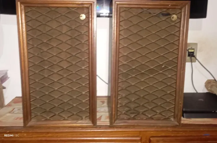 Caixas de som gradiente.