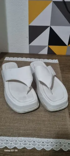 Sandália tamanho branco 