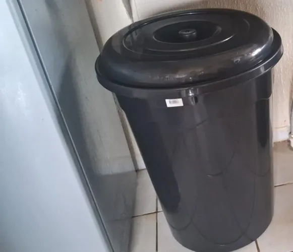 Balde com tampa 100 litros
