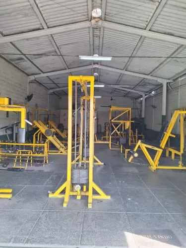 Academia Completa de Musculação - Equipamentos Profissionais - Alfenas/MG