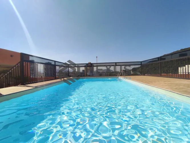 Apartamento com varanda e lazer a 250m da praia na região do Tortugas na Enseada, Guarujá