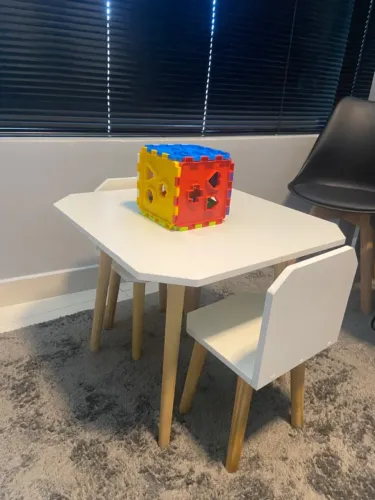 Mesa Infantil com duas Cadeiras em MDF