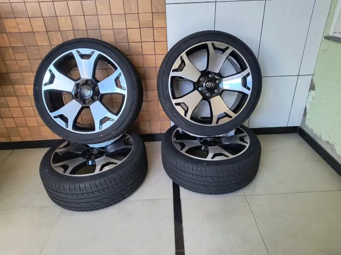 Vendo conjunto de pneu e roda novo nunca usado
