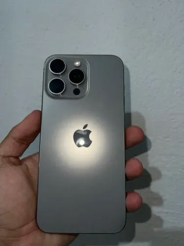 Apple iPhone 15 Pro Max (256 GB) - Titânio