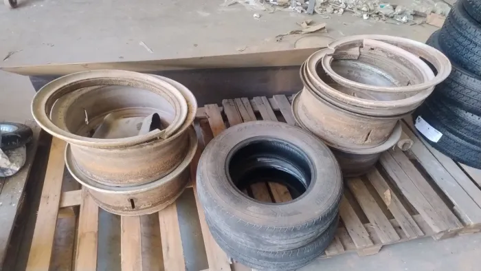 Vendo rodas de ferro 900 x 20
