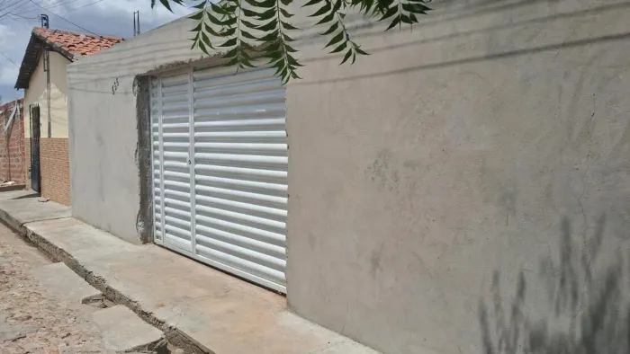 VENDE-SE CASA