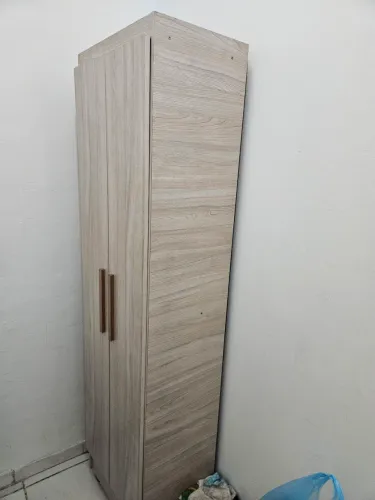 Vendo multiuso usado 2 portas com prateleiras