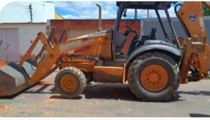 Vende- se retroescavadeira
