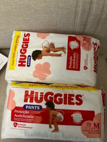 2 pacotes de fralda com 72 fraldas cada(144 total)tipo pants Huggies 