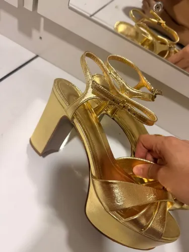 Salto schutz dourado 37/38