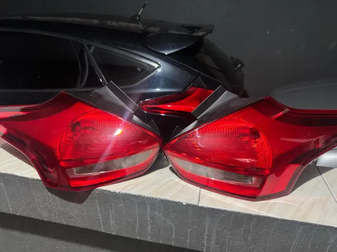 Lanternas originais Ford Focus Titanium com LED