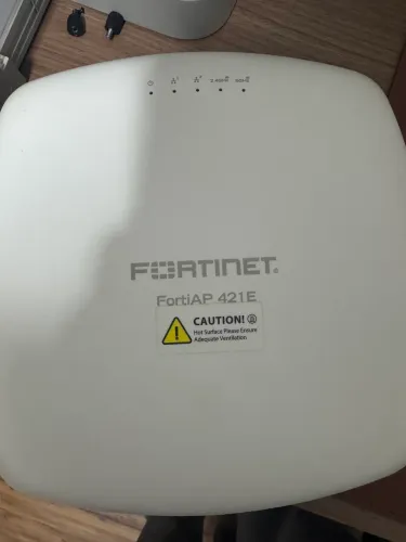 Access Point Fortinet FortiAP 421E (leia)
