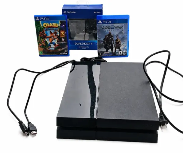 Sony PlayStation 4 - Fat - 500GB + 1 controle novo + cabos + 2 jogos