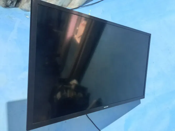 TV Samsung 32" + Suporte Articulado