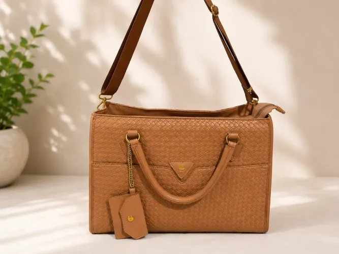     Bolsa Tote Grande Le Postiche com Alça Transversal