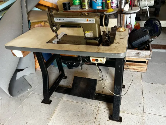Maquina de Costura Singer