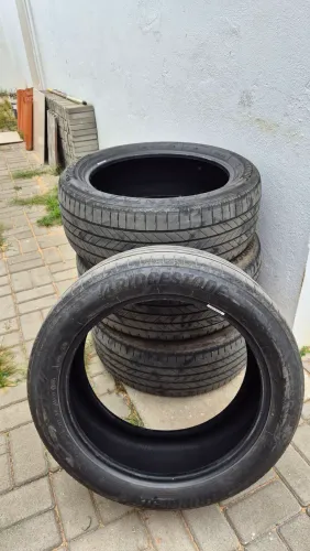 Pneus Bridgestone 225/50R18