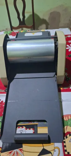 Relicário mimeógrafo vintage da marca Facit, um equipamento mecânico histórico