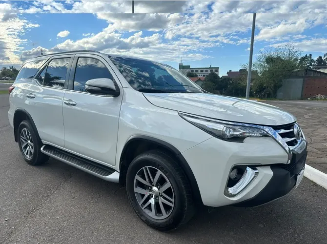 Toyota Hilux SW4 SRX 4X4 2.8 TDI 16V Dies. Aut. 2017