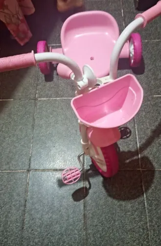 Vende triciclo semi novo