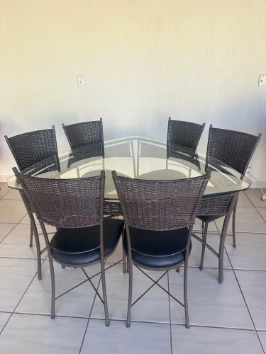 Mesa com 6 cadeiras