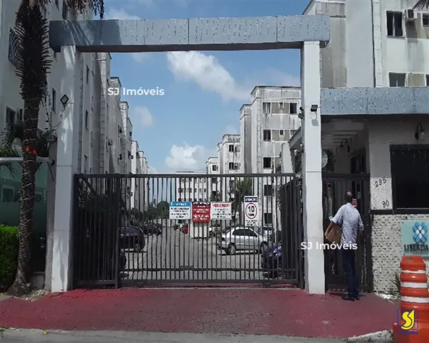 Apartamento com 2 quartos e área de lazer em condomínio na Maraponga