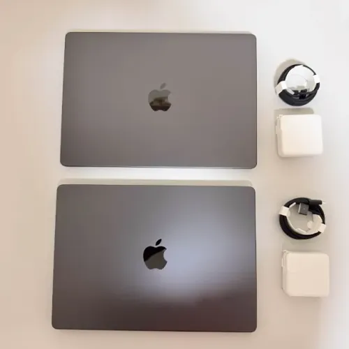 Macbook Pro M5 Com Chip Pro 24gb 2TB SSD 14" - Com 15 Núcleos CPU E 16 Núcleos GPU