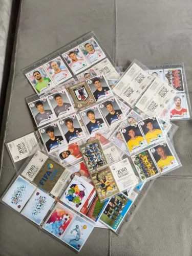 lote com 200 figurinhas copa 2018 panini