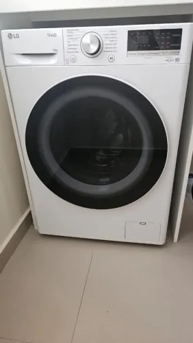 Máquina de Lavar LG ThinQ 13kg Branca - Apenas 1 ano de uso (Com defeito na placa)