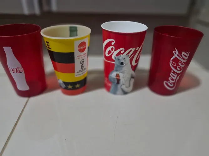 Kit copos coca cola antigos - plástico 