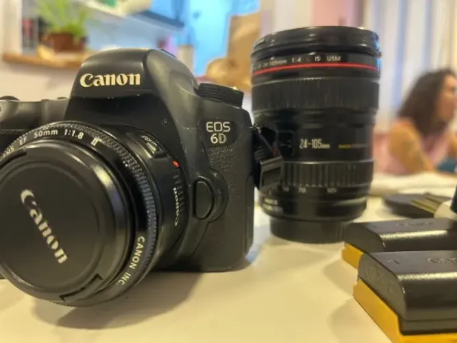 Câmera Canon EOS 6D + kit com lentes e baterias e manuais