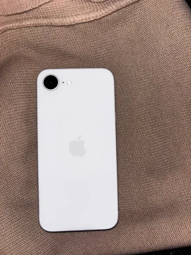 iPhone 16e / 93% / excelente