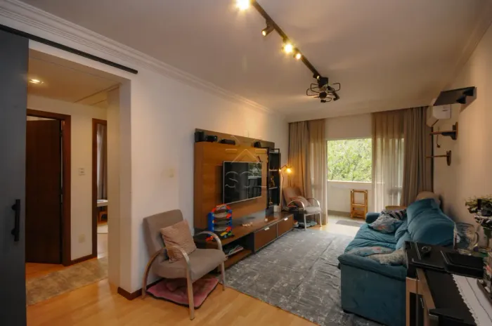 Apartamento reformado à venda no Edifício Villa Sorrento, no Centro de Foz do Iguaçu/PR