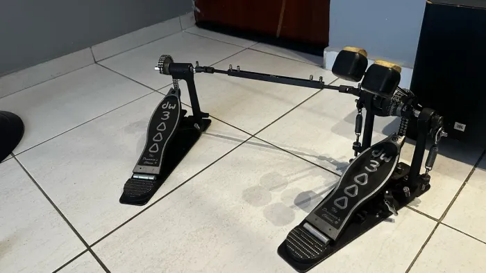 Pedal duplo DW 3002 com semicase original