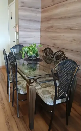 Conjunto mesa e cadeiras c/ tampo de vidro