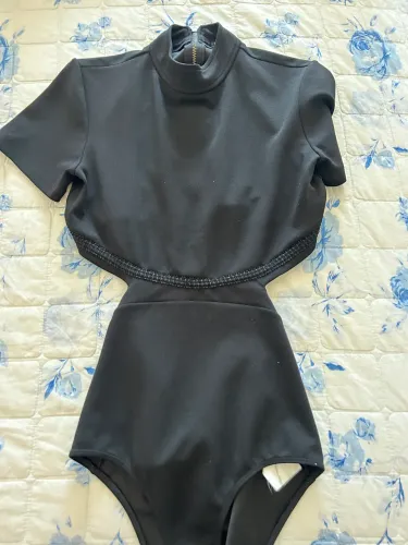 body preto vendo tamanho M