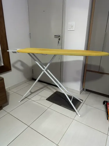 Tábua de Passar Roupa Regulável - Bom Estado de Conservação